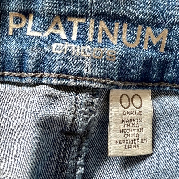 Chico's Platinum Light Wash Ankle Jeans - Size 00 (29") - Picture 9 of 10